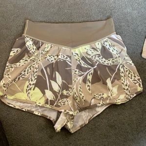 Women’s Medium Aerie Offline Shorts